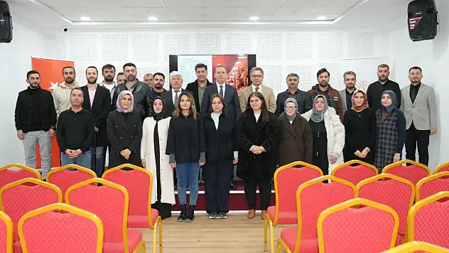 Tosun uyum eğitimi alan aday öğretmenlerle bir araya geldi