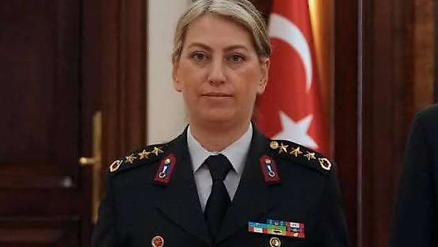 Tuğgeneralliğe yükselen Gülden Mat Şakir Türkiye'nin ilk kadın Paşa unvanını aldı