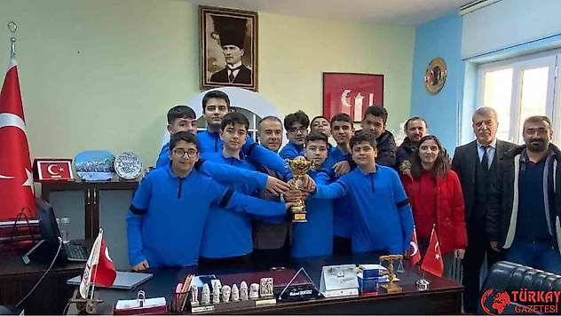Tuğsuz Ali Ağa Ortaokulu basketbol takımından şampiyonluk ziyareti