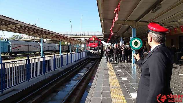 Turistik Diyarbakır Ekspresi treni davul ve zurna ile karşılandı