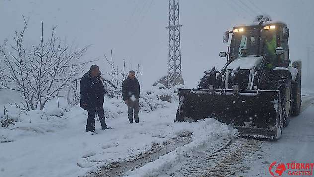 Tut ilçesinde ekipler karla mücadeleye başladı