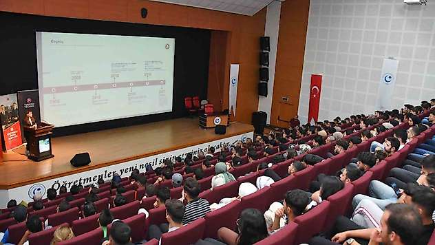 Adıyaman Üniversitesi'nde 'Uçuş ve Ötesi' başlıklı söyleşi programı düzenlendi
