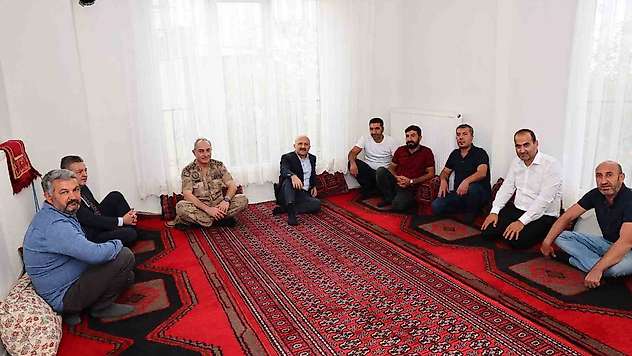 Vali Osman Varol, köy evlerini ziyaret etti