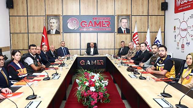 Vali Varol 112 Acil Çağrı Merkezinde incelemelerde bulundu