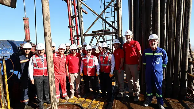 Vali Varol Boğazkaya-8 sondaj kulesinde incelemede bulundu