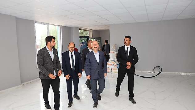 Vali Varol, Çelikhan öğretmen evi inşaatını inceledi