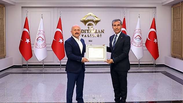 Vali Varol'dan Keleş'e teşekkür belgesi