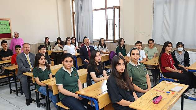 Vali Varol'dan LGS öncesi öğrencilere moral ziyareti