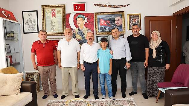 Vali Varol'dan Şehit babasına ziyaret