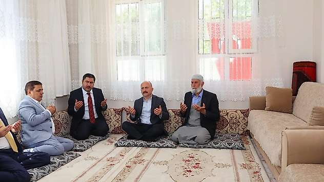 Vali Varol'dan Şehit Er Tahir Yetkin'in ailesine ziyaret