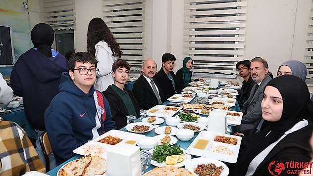 Vali Varol Esentepe Anadolu Lisesi öğrencileriyle iftar açtı