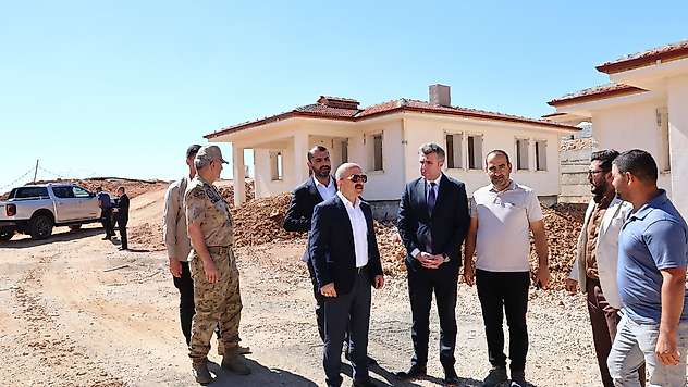 Vali Varol Gerger'de kırsal köy evlerinde incelemelerde bulundu