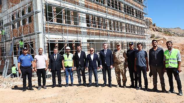 Vali Varol Gerger'de TOKİ Konutlarında incelemelerde bulundu