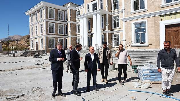 Vali Varol Gerger Kaymakamlığı yeni hizmet binasında incelemelerde bulundu