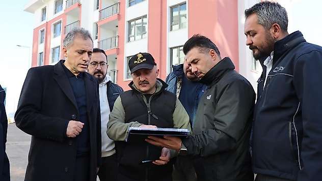 Vali Varol İndere'de konutlarını inceledi