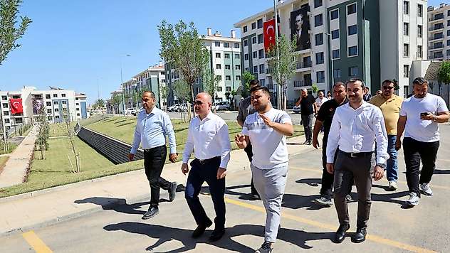 Vali Varol İndere kalıcı deprem konutlarında incelemelerde bulundu
