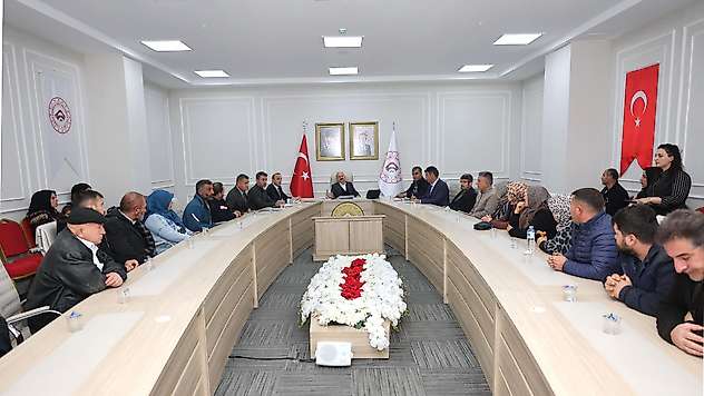 Vali Varol, İş arayan vatandaşlarla bir araya geldi