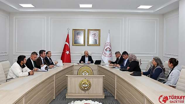 Vali Varol, İş arayan vatandaşlarla bir araya geldi