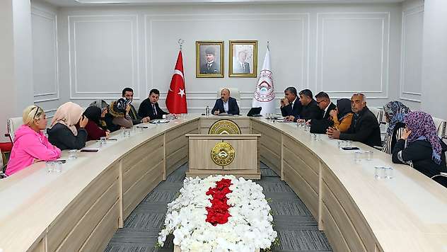 Vali Varol iş arayan vatandaşları ağırladı