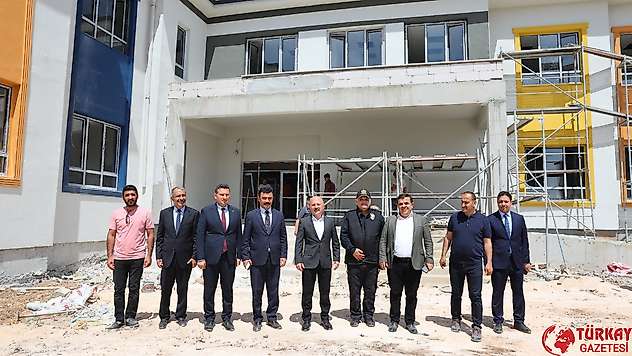 Vali Varol Kahta Özel Eğitim Meslek Okulu inşaatında incelemelerde bulundu