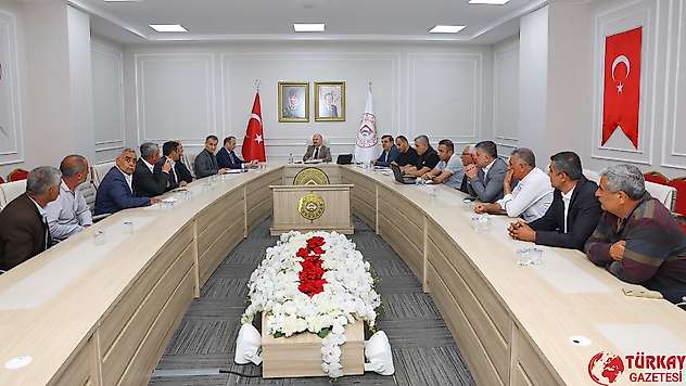 Vali Varol köy muhtarlarıyla bir araya geldi