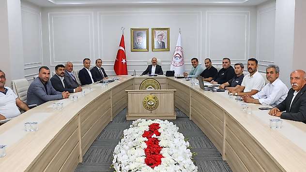 Vali Varol Köy muhtarlarıyla bir araya geldi