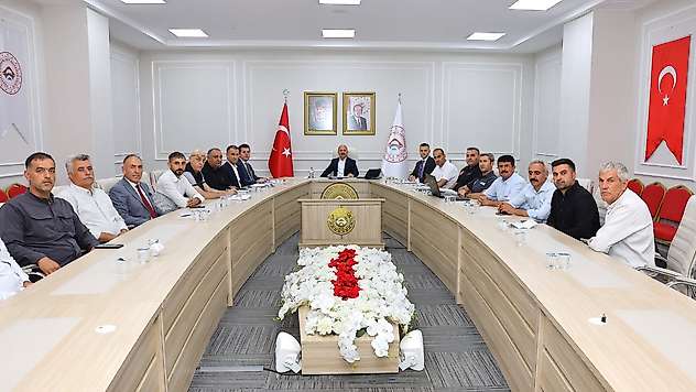 Vali Varol Köy muhtarlarıyla bir araya geldi