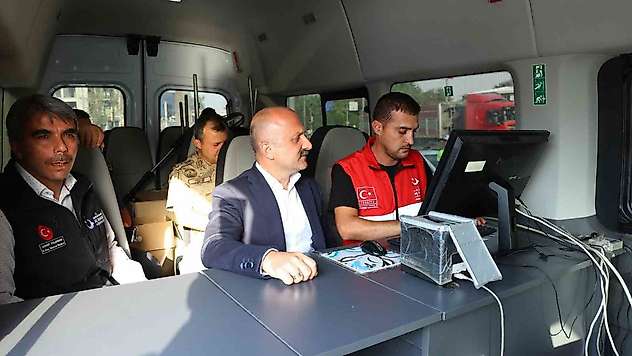 Vali Varol, mobil göç noktası araçlarını inceledi