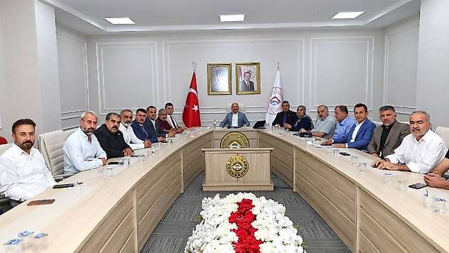 Vali Varol Muhtarlar Federasyonu üyeleriyle bir araya geldi