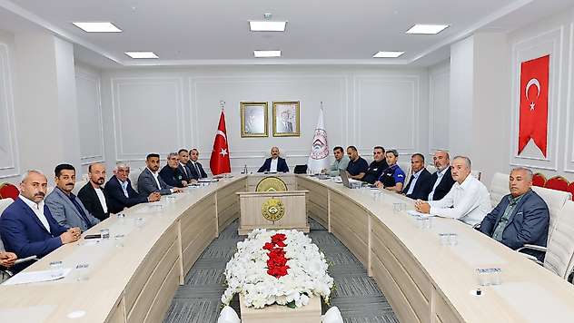 Vali Varol muhtarlarla bir araya geldi