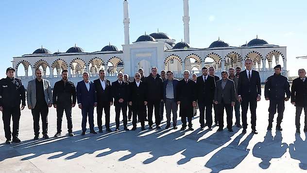 Vali Varol Sahabe Safvan Bin Muattal Külliyesinde incelemelerde bulundu