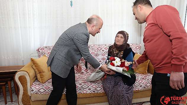 Vali Varol Şehit annesinin kadınlar gününü kutladı