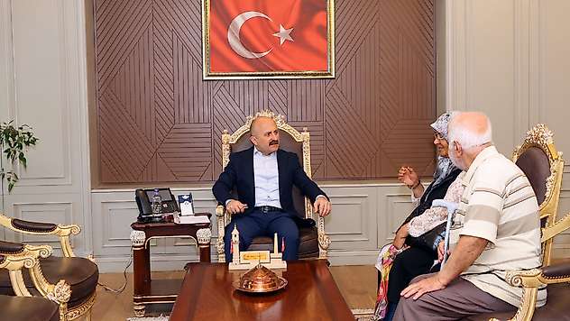 Vali Varol vatandaşları makamında ağırlamaya devam ediyor
