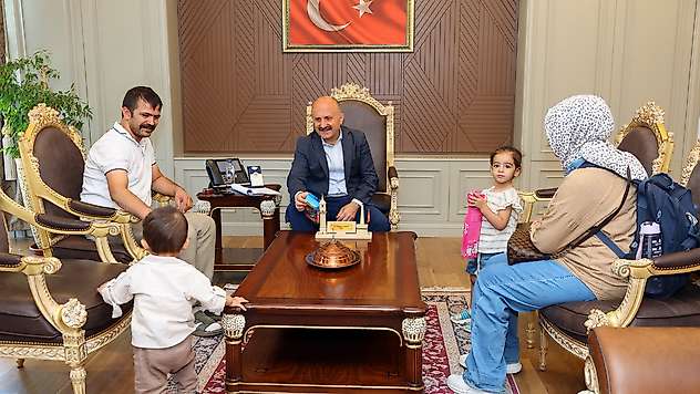 Vali Varol vatandaşlarla bir araya gelmeye devam ediyor