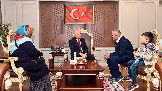 Vali Varol vatandaşlarla bir araya gelmeye devam ediyor