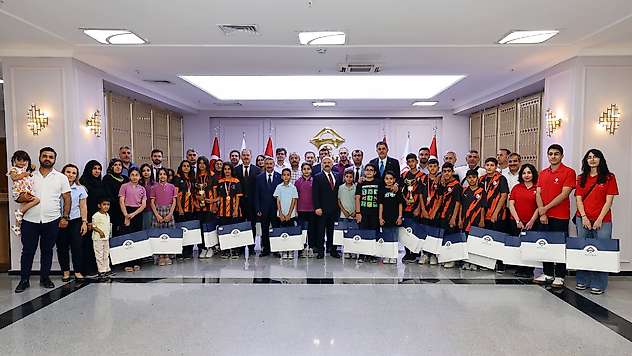 Vali Varol ve Milletvekilleri başarılı öğrencilerle bir araya geldi