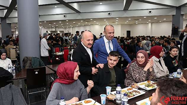 Vali Varol ve Rektör Keleş öğrencilerle iftar sofrasında buluştu