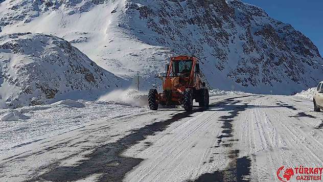 Van-Bahçesaray kara yolu ulaşıma açıldı