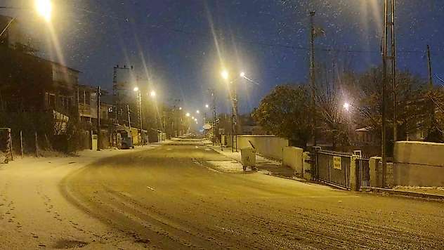 Kar yağışı buzlanma ve sis sebebiyle Van'da eğitime 1 gün ara