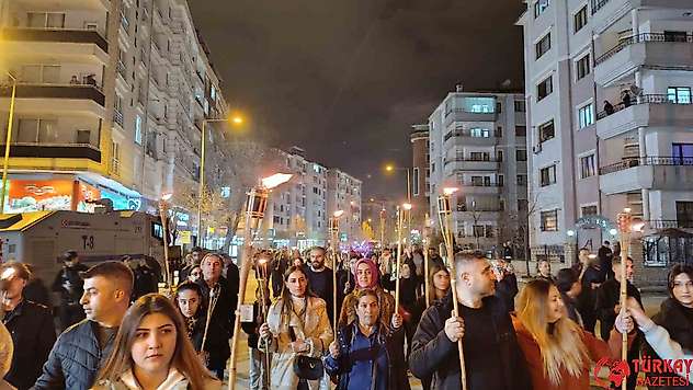 Van'ın kurtuluş yıl dönümünde fener alayı düzenlendi