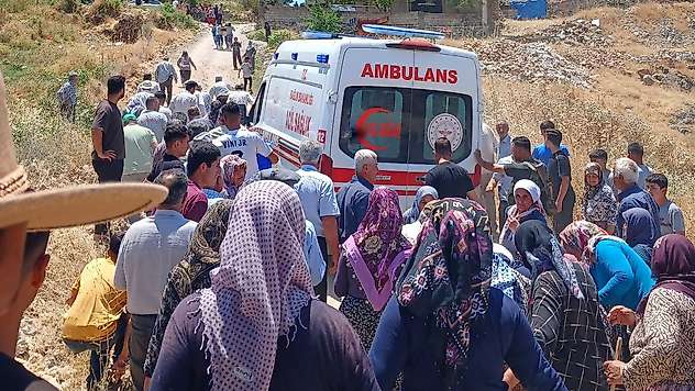 Virajı alamayan traktör takla attı: 1 ölü