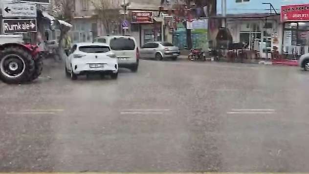 Yavuzeli ilçesinde yağış etkili oldu