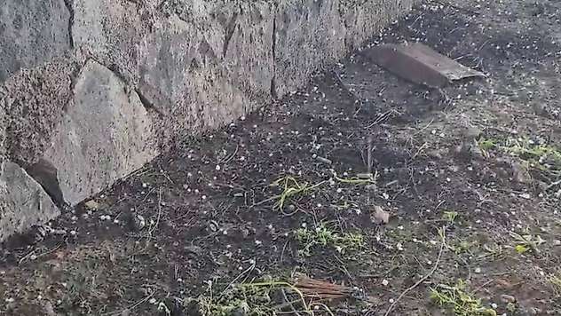 Yavuzeli'nde nohut büyüklüğünde dolu yağdı