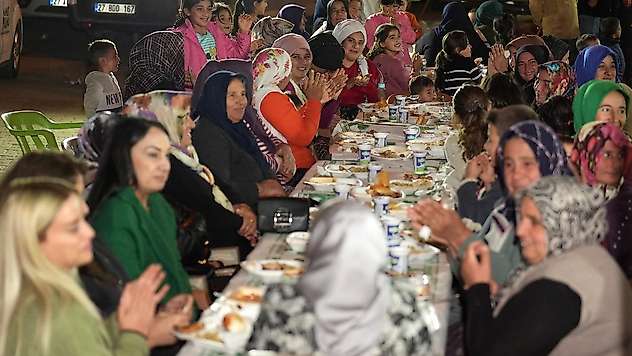 Yılmaz'a Kozluyazı'da miting gibi karşılama