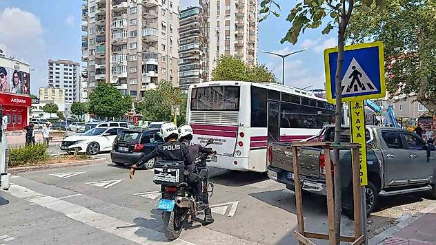 Yolcu minibüsünün yaya geçidinde çarptığı genç kız öldü