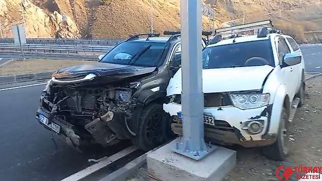 Yüksekova-Van karayolunda kaza: 3 yaralı