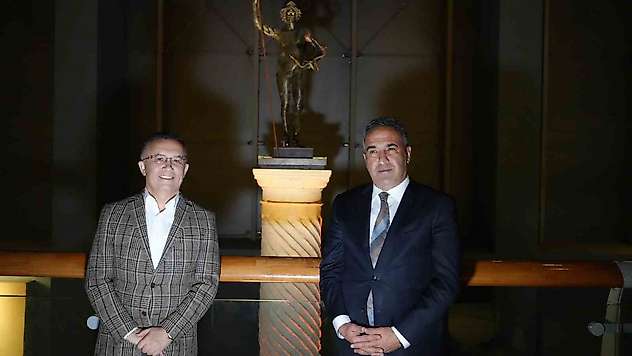 Zeugma Mozaik Müzesi'nde yoğun ilgi gören Mars heykelinin önü genişletildi