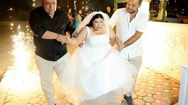 Zihinsel engelli kadının hayali temsili düğünle gerçekleşti: Ağabeyler gözyaşlarını tutamadı