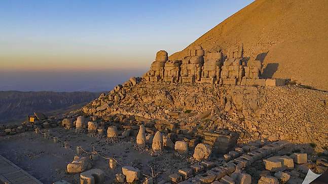 Nemrut Dağı: Tarihi, Heykelleri ve Gezi Rehberi