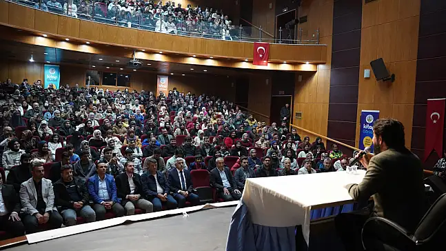 Serdar Tuncer Kahta'da sevenleriyle buluştu